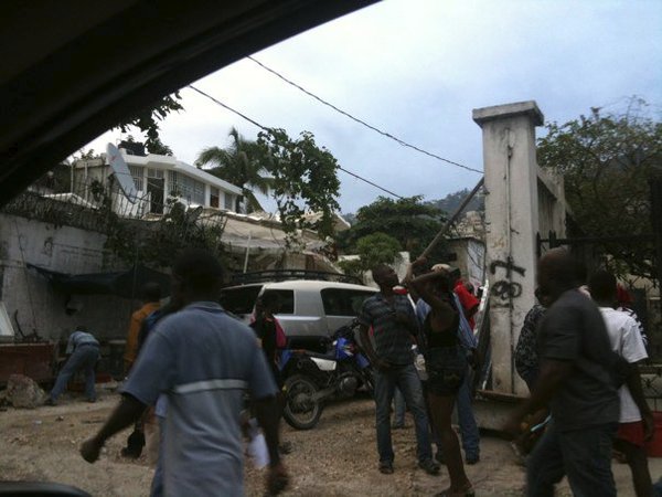 haiti Aftermath of the earthquake in Haiti. (Image by @marvinady via twitpic.)